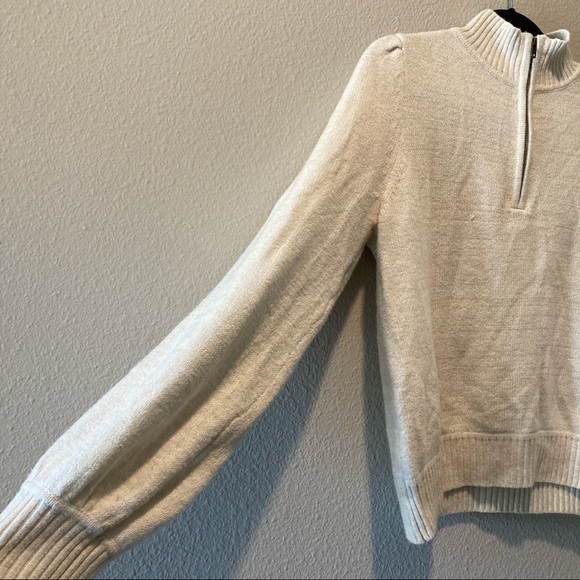 SOLD - Universal Thread Size M White Sweater - Picture 3 of 5